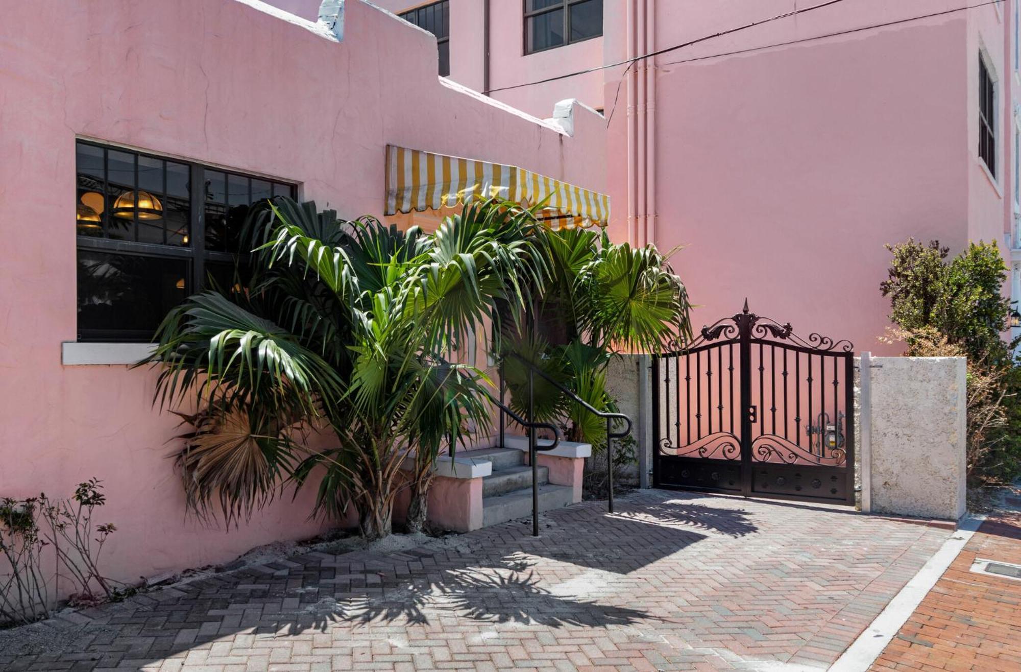 Roami At Tower Hotel - Calle Ocho Miami Buitenkant foto